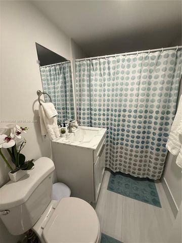 2036 NE 21st Ave 2, Fort Lauderdale, FL 33305