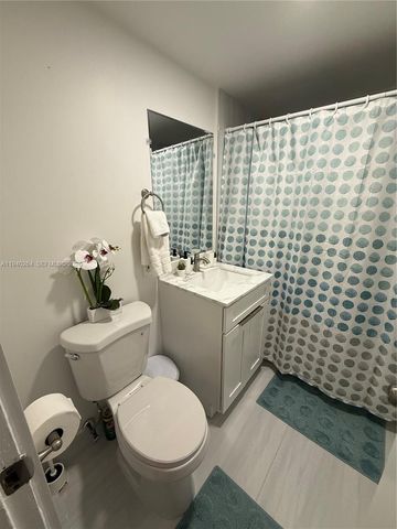 2036 NE 21st Ave 2, Fort Lauderdale, FL 33305