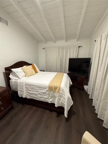 2036 NE 21st Ave 2, Fort Lauderdale, FL 33305