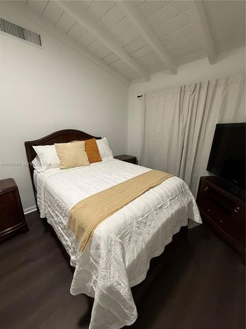 2036 NE 21st Ave 2, Fort Lauderdale, FL 33305