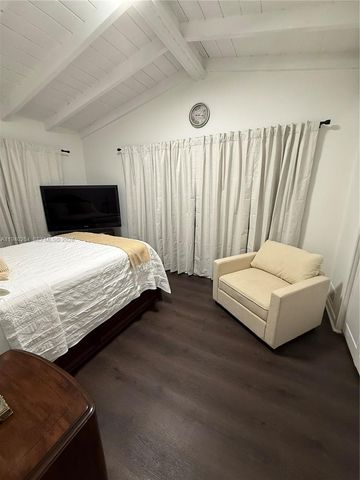 2036 NE 21st Ave 2, Fort Lauderdale, FL 33305