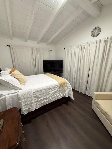 2036 NE 21st Ave 2, Fort Lauderdale, FL 33305