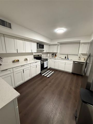 2036 NE 21st Ave 2, Fort Lauderdale, FL 33305