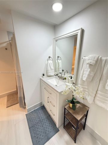 2036 NE 21st Ave 2, Fort Lauderdale, FL 33305