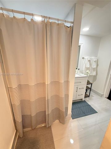 2036 NE 21st Ave 2, Fort Lauderdale, FL 33305