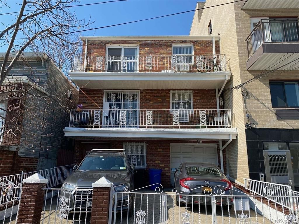 4912 111 St, Corona, NY 11368