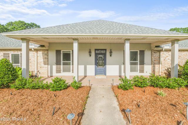136 Shelby Oaks Lane, Lafayette, LA 70507