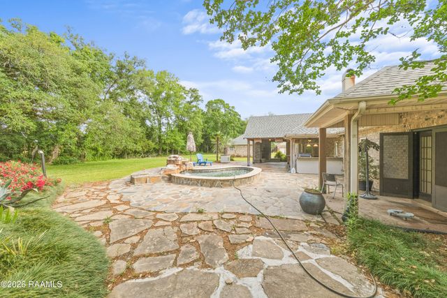 136 Shelby Oaks Lane, Lafayette, LA 70507