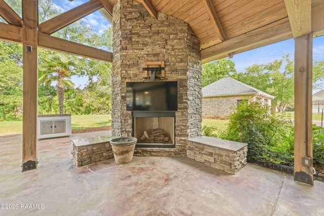136 Shelby Oaks Lane, Lafayette, LA 70507
