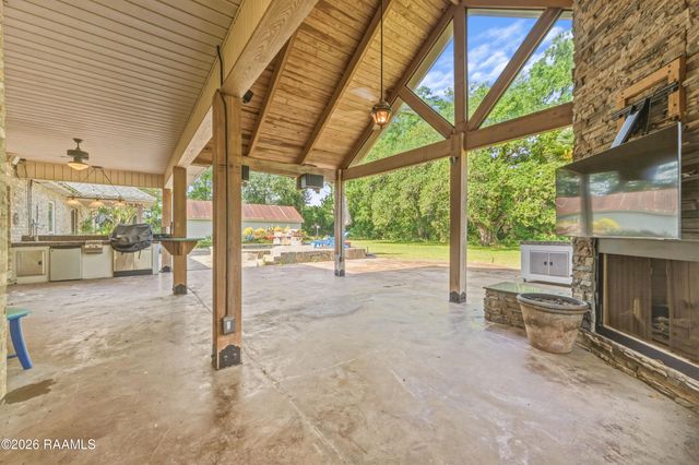 136 Shelby Oaks Lane, Lafayette, LA 70507