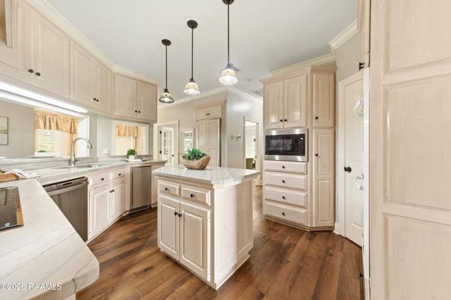 136 Shelby Oaks Lane, Lafayette, LA 70507