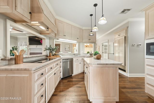 136 Shelby Oaks Lane, Lafayette, LA 70507