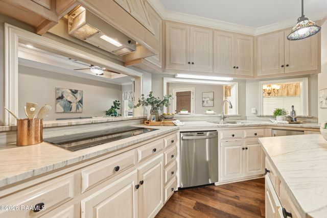 136 Shelby Oaks Lane, Lafayette, LA 70507