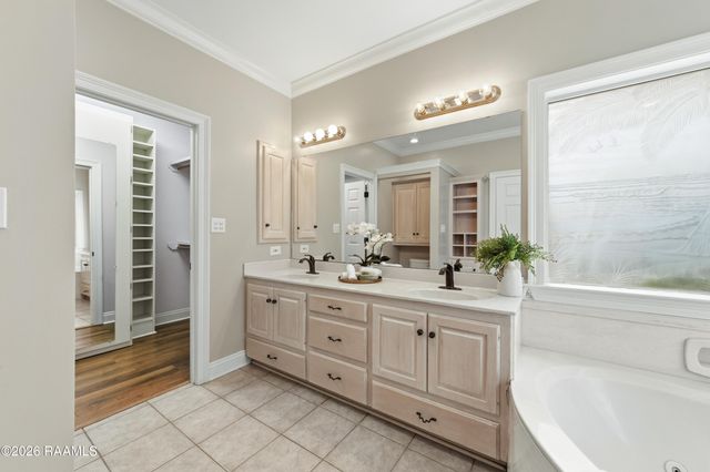 136 Shelby Oaks Lane, Lafayette, LA 70507
