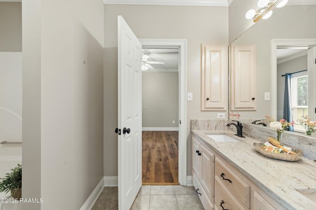 136 Shelby Oaks Lane, Lafayette, LA 70507