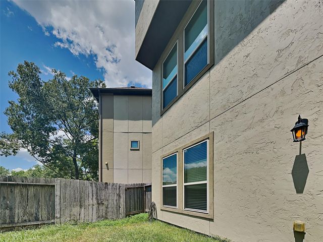 2734 Kings Retreat Circle, Houston, TX 77345
