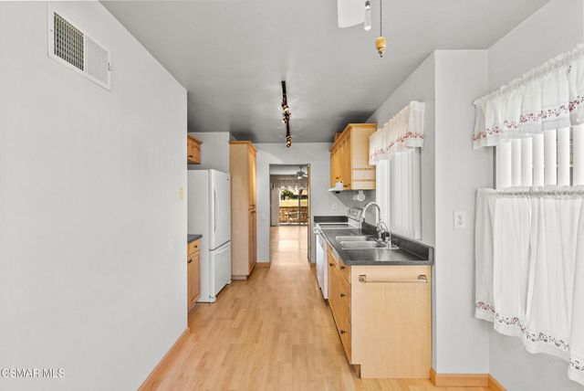 6204 Village 6, Camarillo, CA 93012