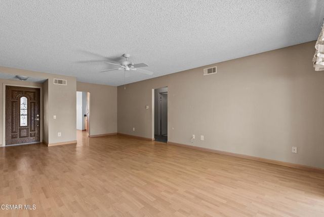 6204 Village 6, Camarillo, CA 93012