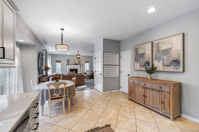 58 Red Maple Way, New Windsor, NY 12553