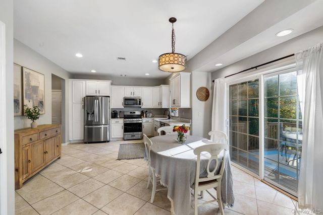 58 Red Maple Way, New Windsor, NY 12553