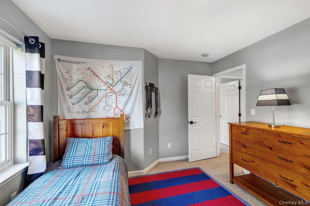 58 Red Maple Way, New Windsor, NY 12553