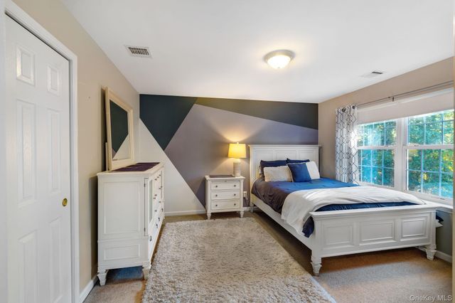 58 Red Maple Way, New Windsor, NY 12553