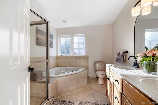 58 Red Maple Way, New Windsor, NY 12553