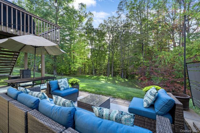 58 Red Maple Way, New Windsor, NY 12553