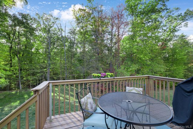 58 Red Maple Way, New Windsor, NY 12553