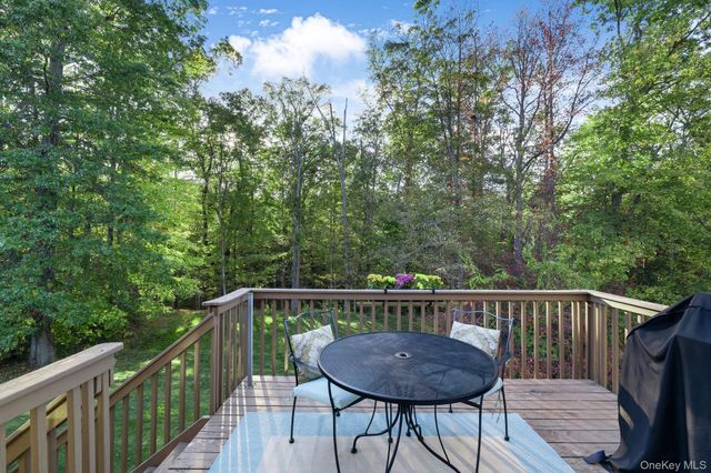 58 Red Maple Way, New Windsor, NY 12553