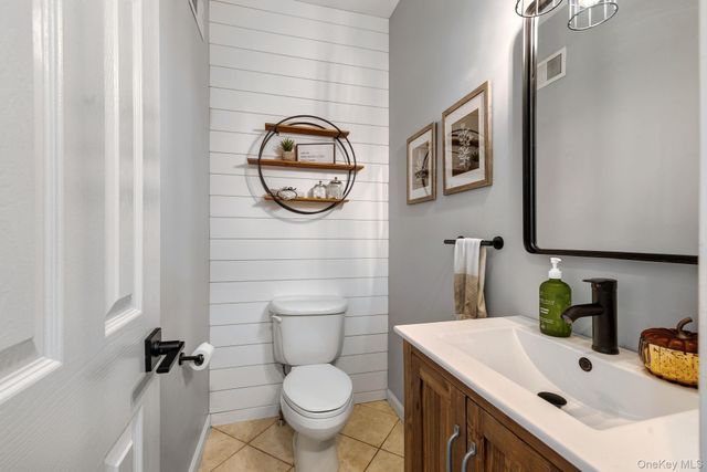 58 Red Maple Way, New Windsor, NY 12553