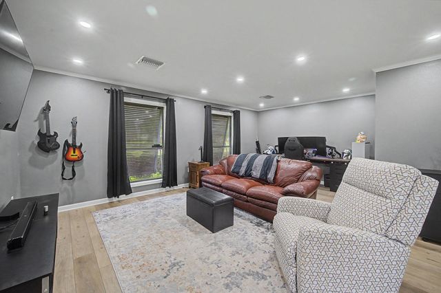 105 Cottonwood Dr, Houma, LA 70360
