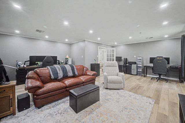 105 Cottonwood Dr, Houma, LA 70360
