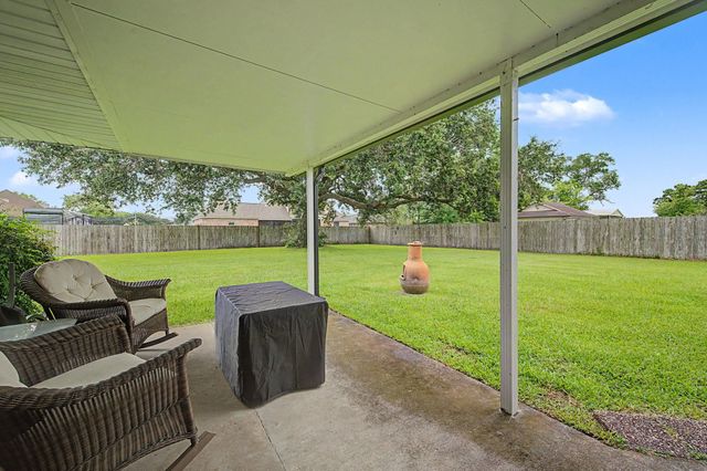 105 Cottonwood Dr, Houma, LA 70360