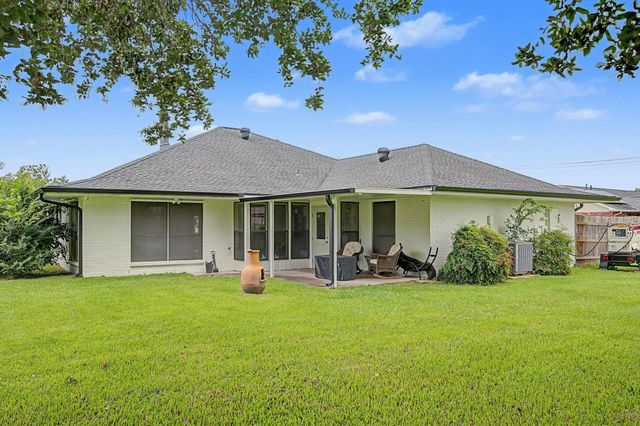 105 Cottonwood Dr, Houma, LA 70360