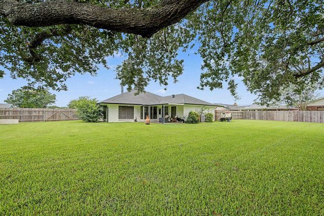 105 Cottonwood Dr, Houma, LA 70360
