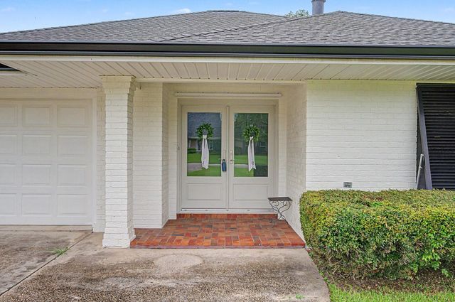 105 Cottonwood Dr, Houma, LA 70360