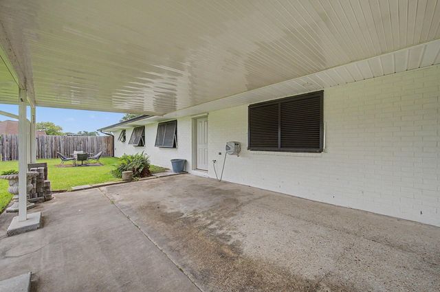 105 Cottonwood Dr, Houma, LA 70360