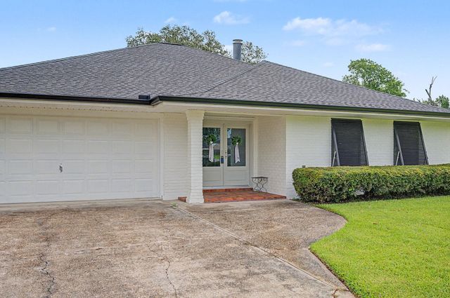 105 Cottonwood Dr, Houma, LA 70360