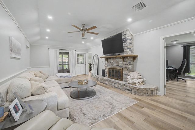 105 Cottonwood Dr, Houma, LA 70360