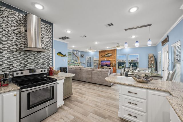 123 Carlton Avenue, Surfside Beach, TX 77541