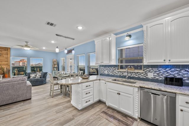 123 Carlton Avenue, Surfside Beach, TX 77541