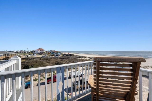 123 Carlton Avenue, Surfside Beach, TX 77541