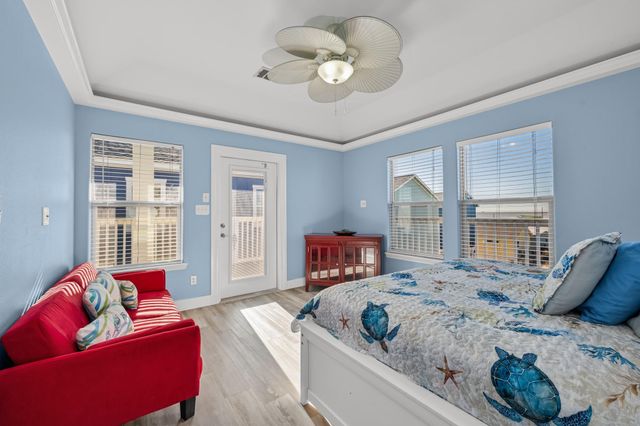 123 Carlton Avenue, Surfside Beach, TX 77541