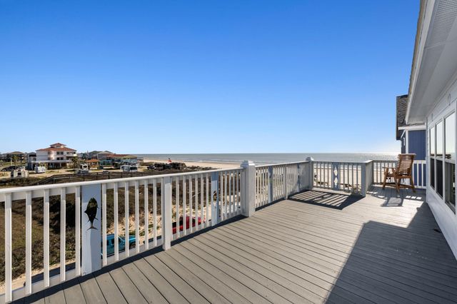 123 Carlton Avenue, Surfside Beach, TX 77541