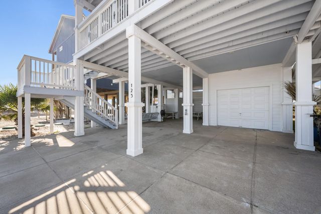 123 Carlton Avenue, Surfside Beach, TX 77541