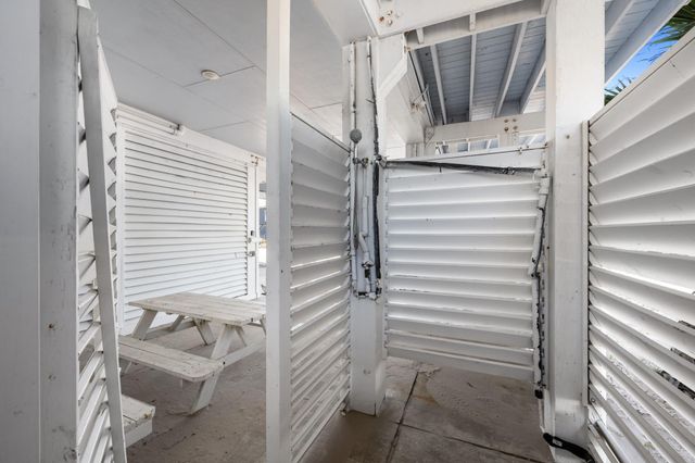 123 Carlton Avenue, Surfside Beach, TX 77541