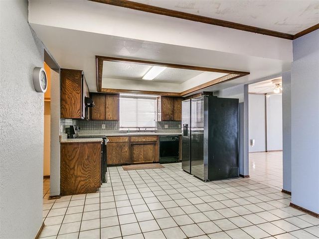 4000 LANDMARK Road, Yukon, OK 73099