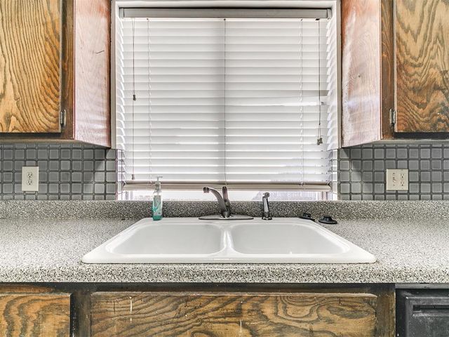 4000 LANDMARK Road, Yukon, OK 73099