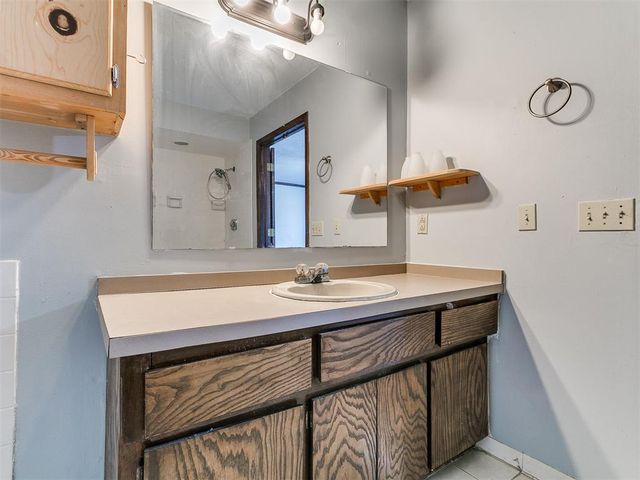 4000 LANDMARK Road, Yukon, OK 73099